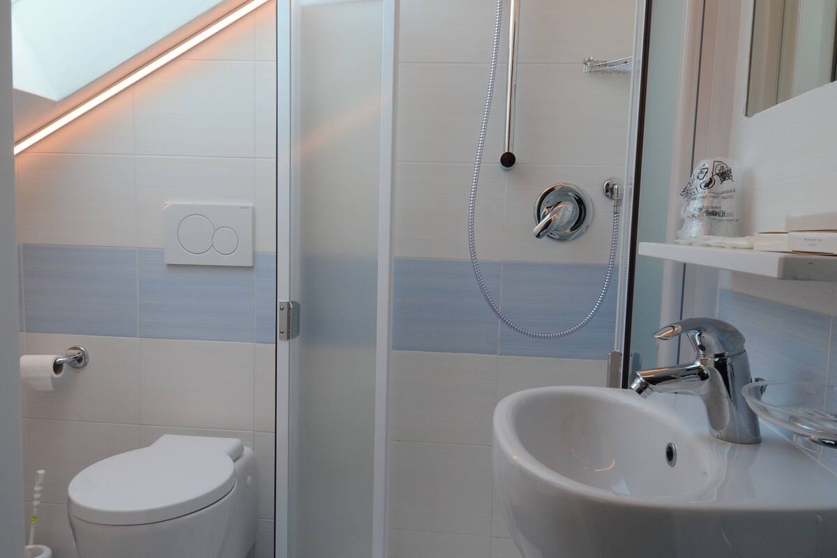 quadruple room | bathroom | shower, hair dryer, towels