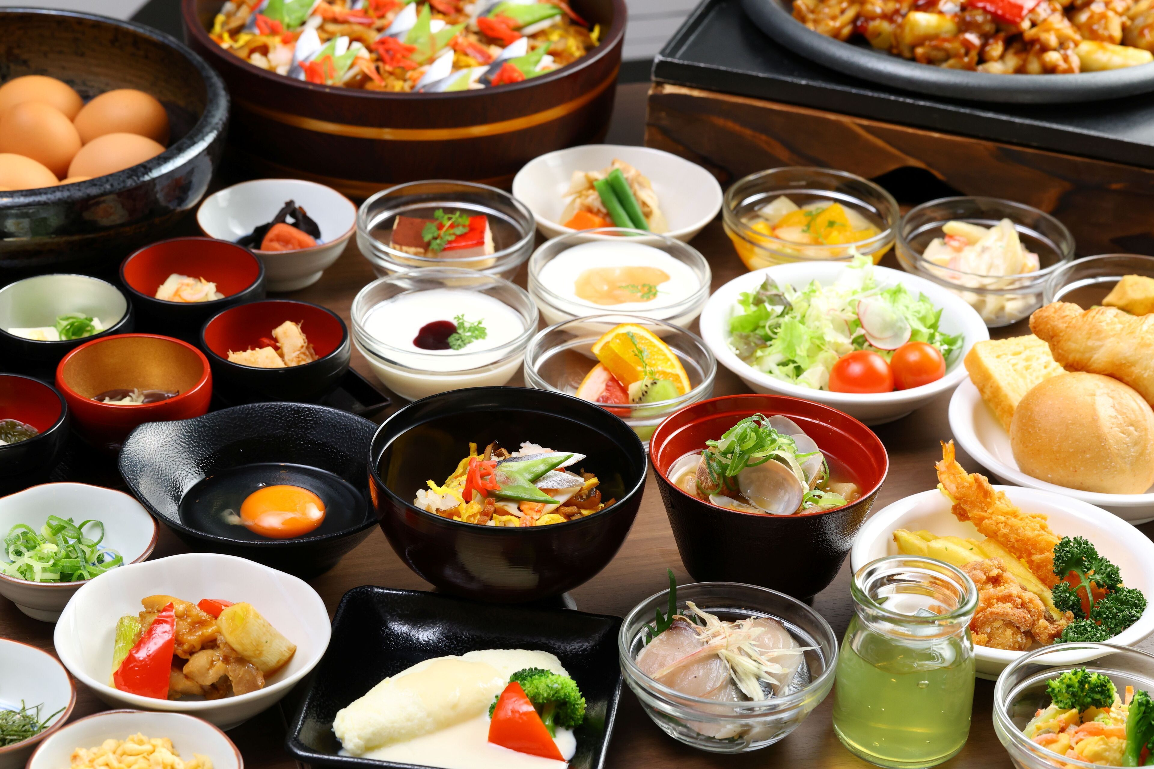 Daily buffet breakfast (JPY 2000 per person)