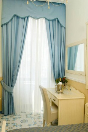 Down duvets, minibar, desk, soundproofing - Bed & Breakfast Medea (Naples)