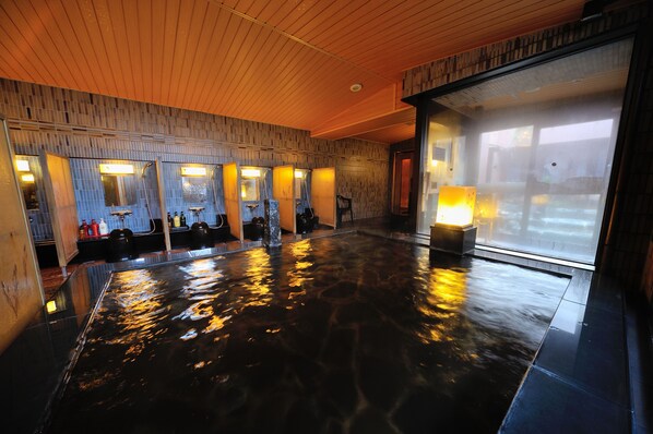 Indoor spa tub