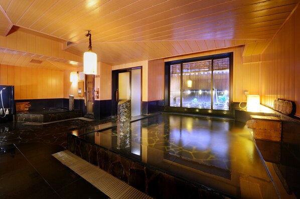 Indoor spa tub
