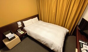 羽絨被、書桌、遮光布/窗簾、熨斗/熨衣板