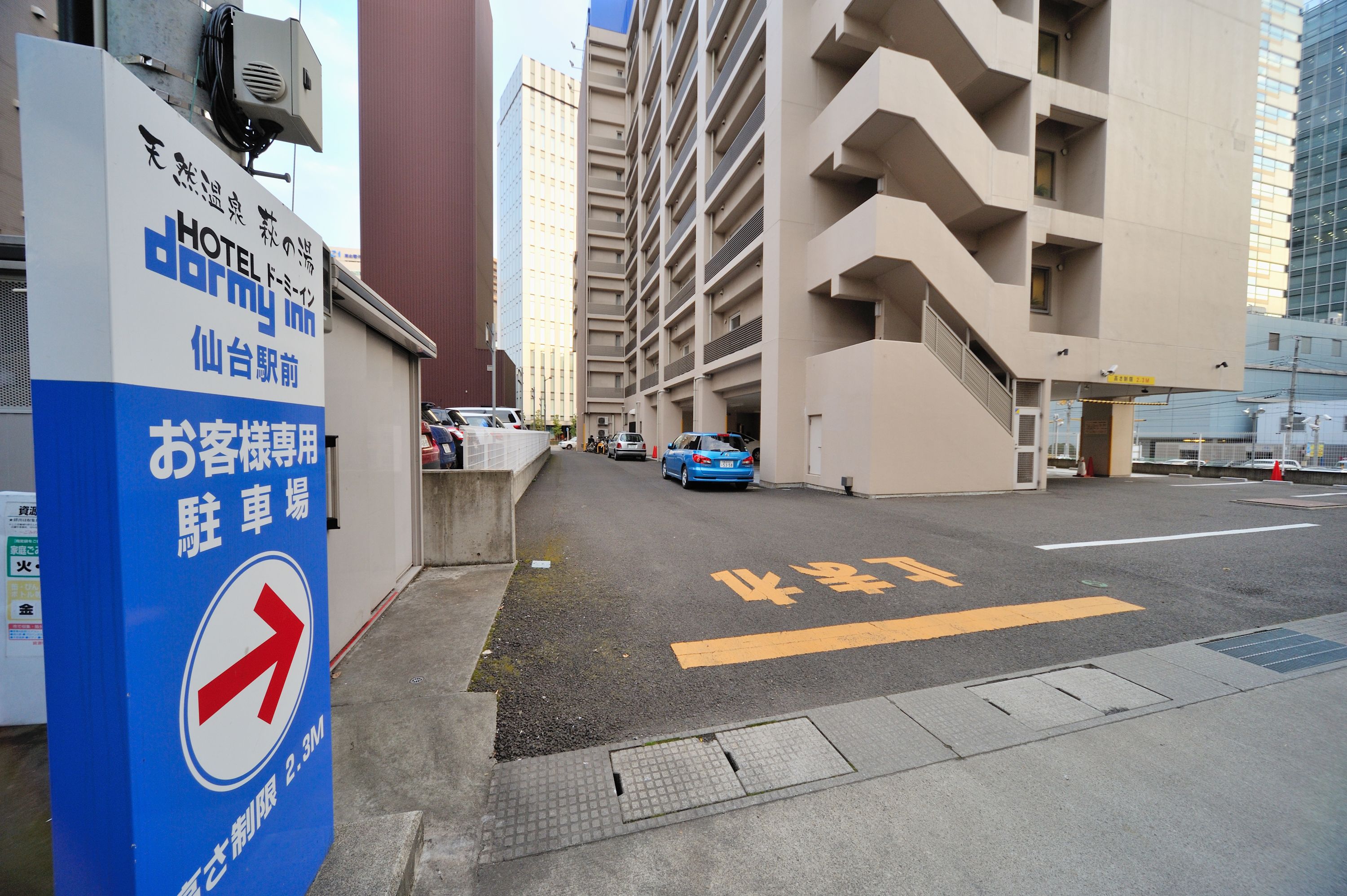 self-parking (surcharge) 2000 per night