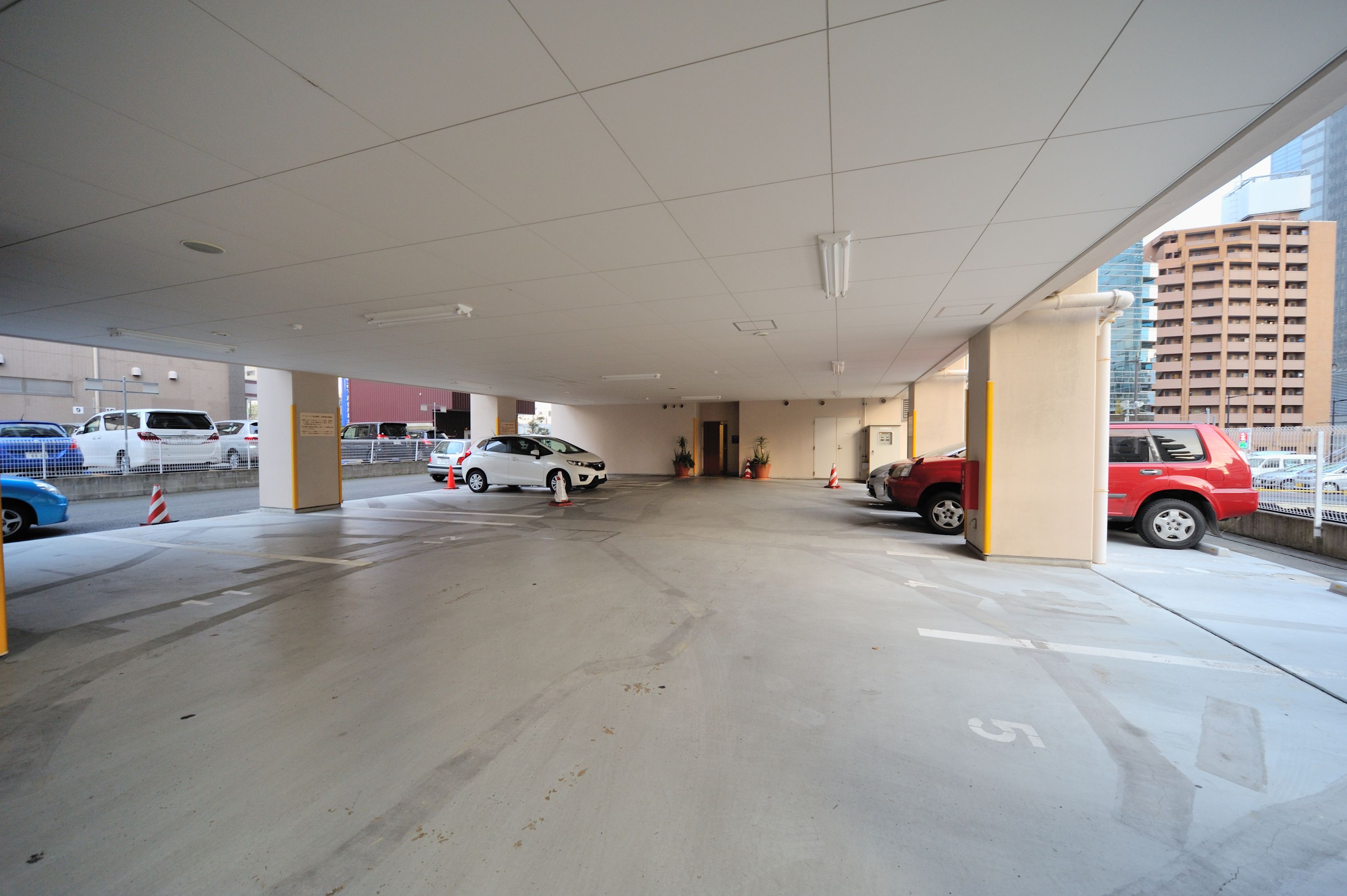 self-parking (surcharge) 2000 per night