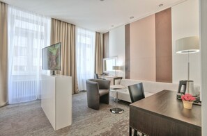TV - Royal Plaza (Prague)