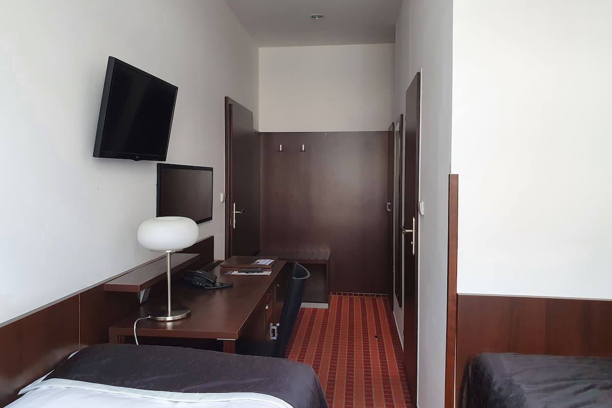 Minibar, in-room safe, desk, iron/ironing board