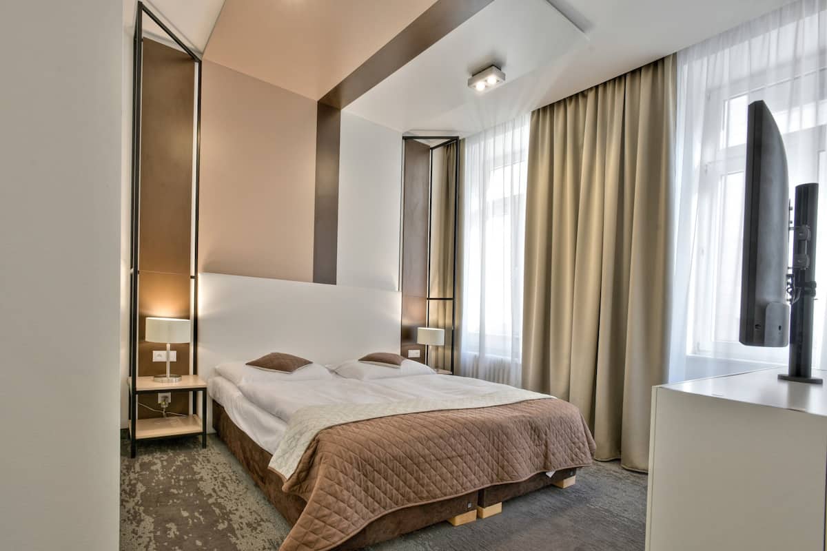 Superior Double Room | Minibar, in-room safe, desk, iron/ironing board