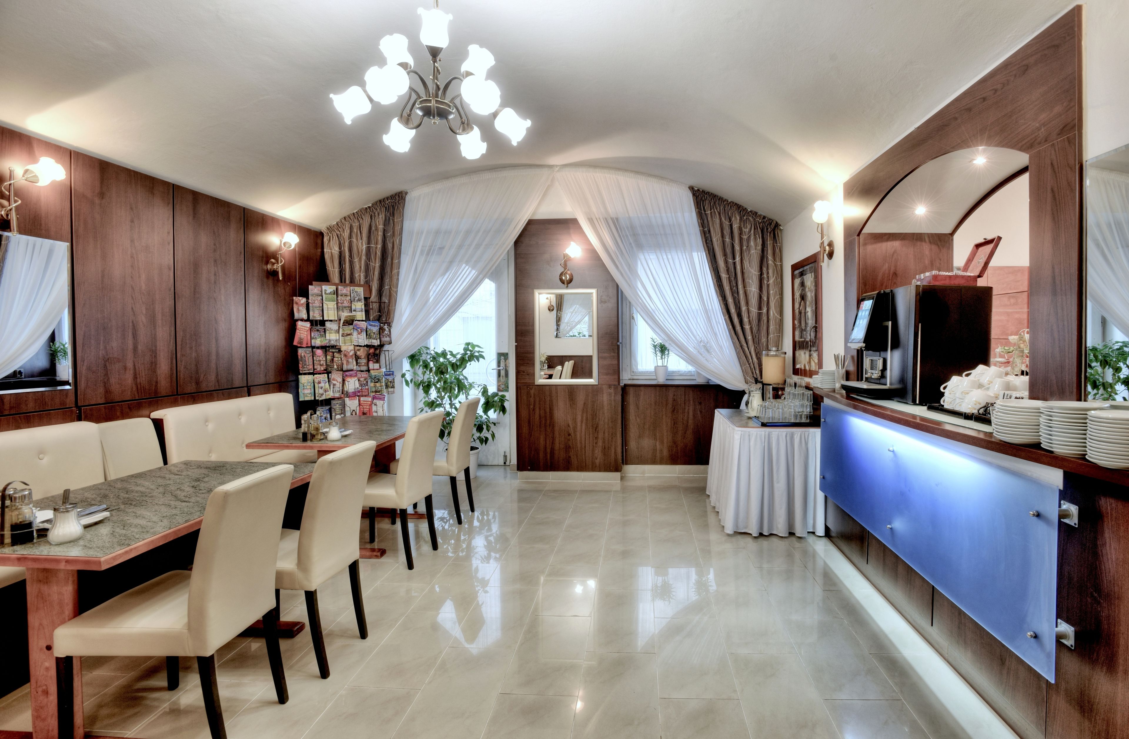 Free daily full breakfast 