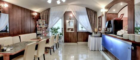 Free daily full breakfast