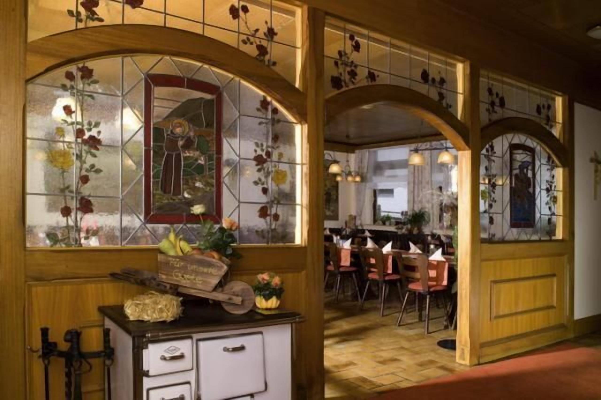 breakfast, lunch, dinner served; regional cuisine