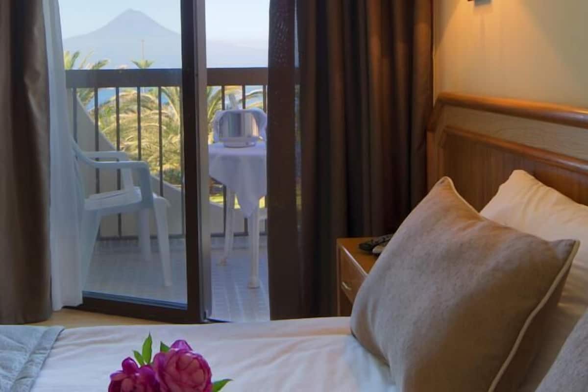 In-room safe, desk, rollaway beds, free WiFi