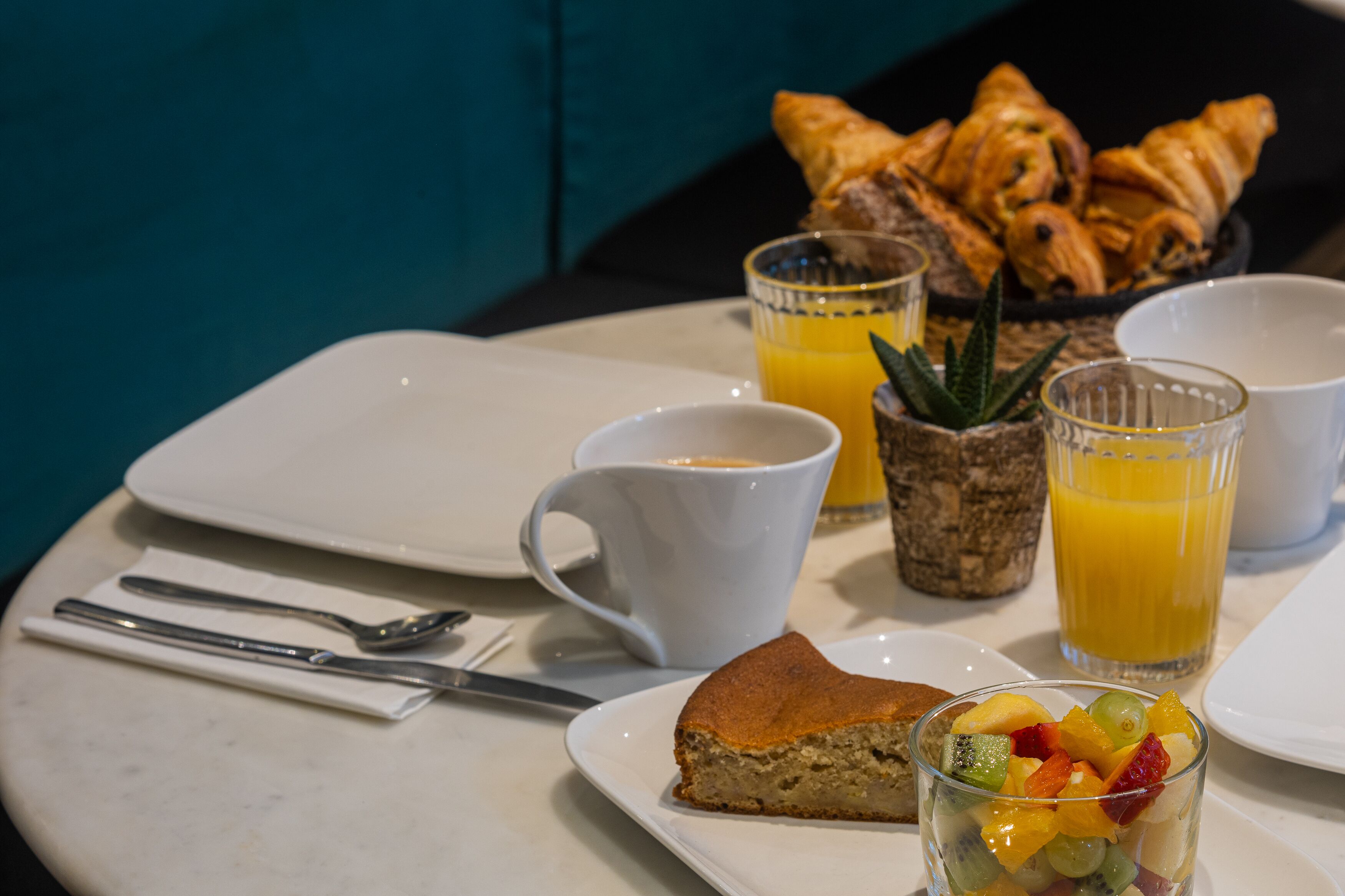 daily continental breakfast (eur 13 per person)