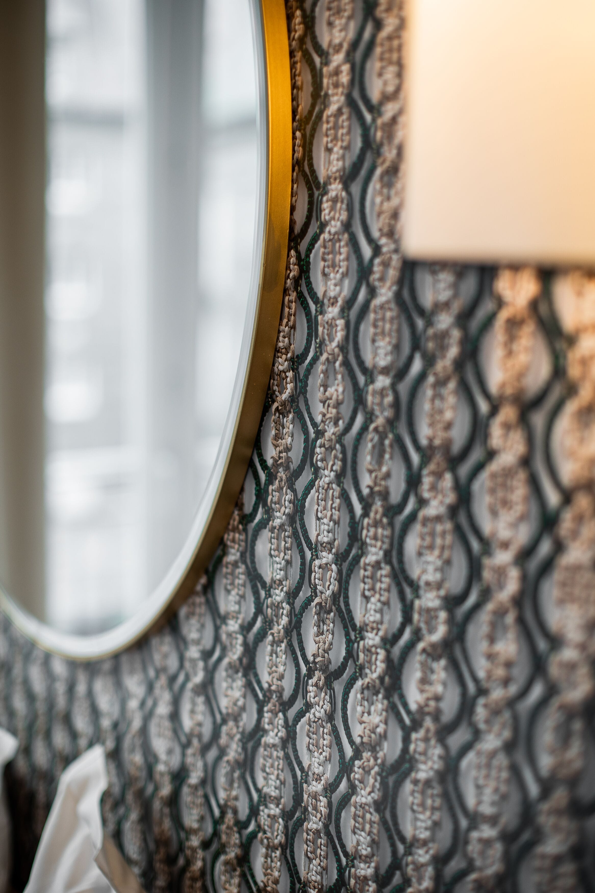 comfort room | desk, soundproofing, free wifi, bed sheets