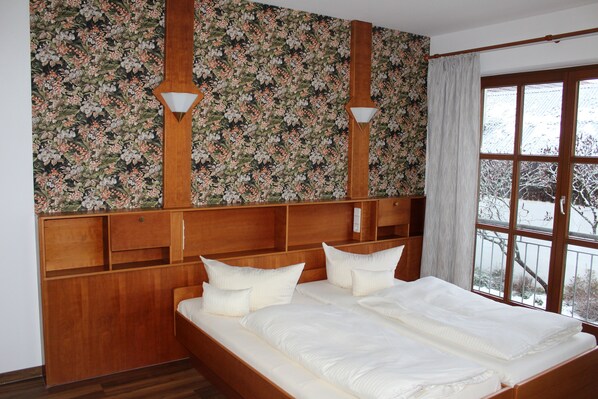 Double Room | Living area | Flat-screen TV