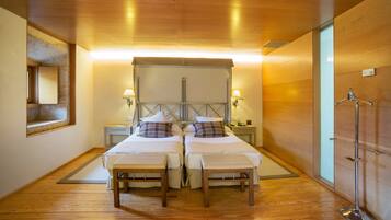 Minibar, in-room safe, desk, soundproofing