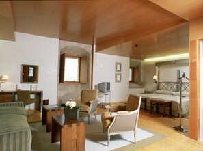 Minibar, in-room safe, desk, soundproofing