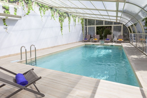 Indoor pool, seasonal outdoor pool, pool umbrellas, sun loungers