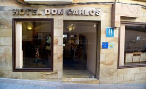 Exterior - Don Carlos Cáceres (Cáceres)