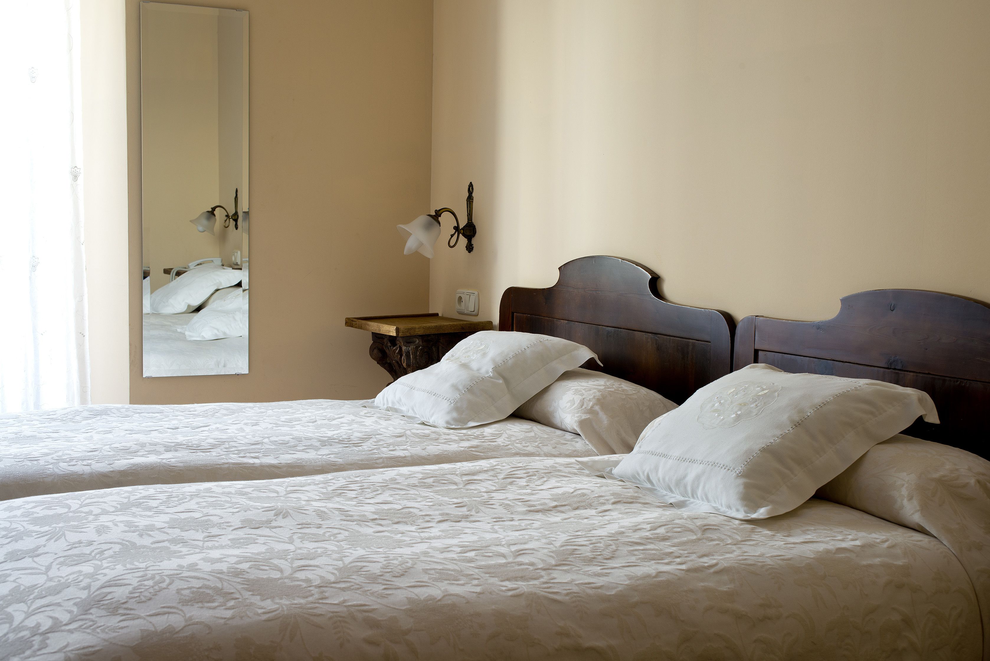 double room | minibar, in-room safe, desk, rollaway beds