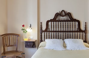 Single Room | Minibar, in-room safe, desk, rollaway beds - Don Carlos Cáceres (Cáceres)