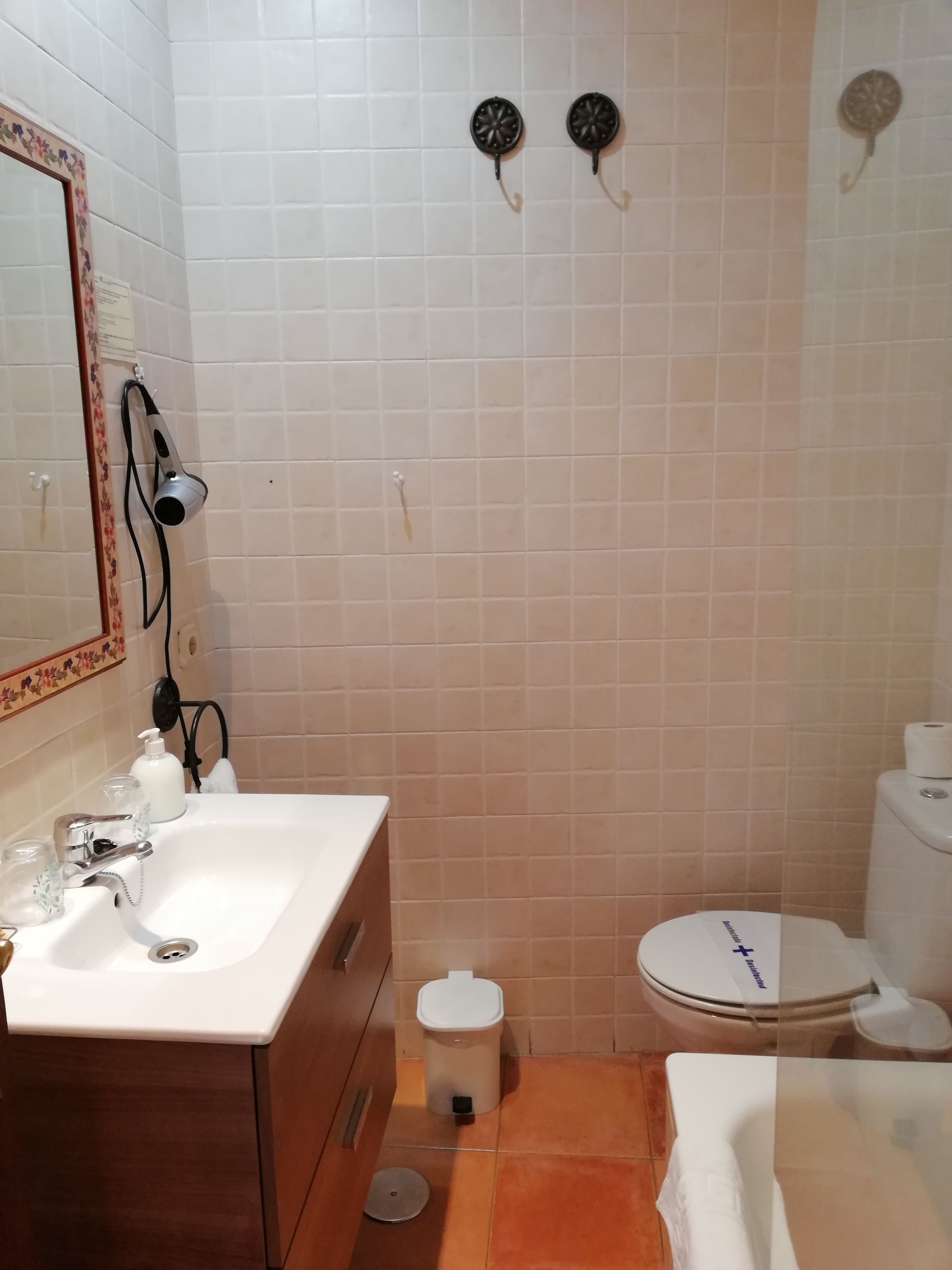 single room | bathroom | bathtub, hair dryer, towels