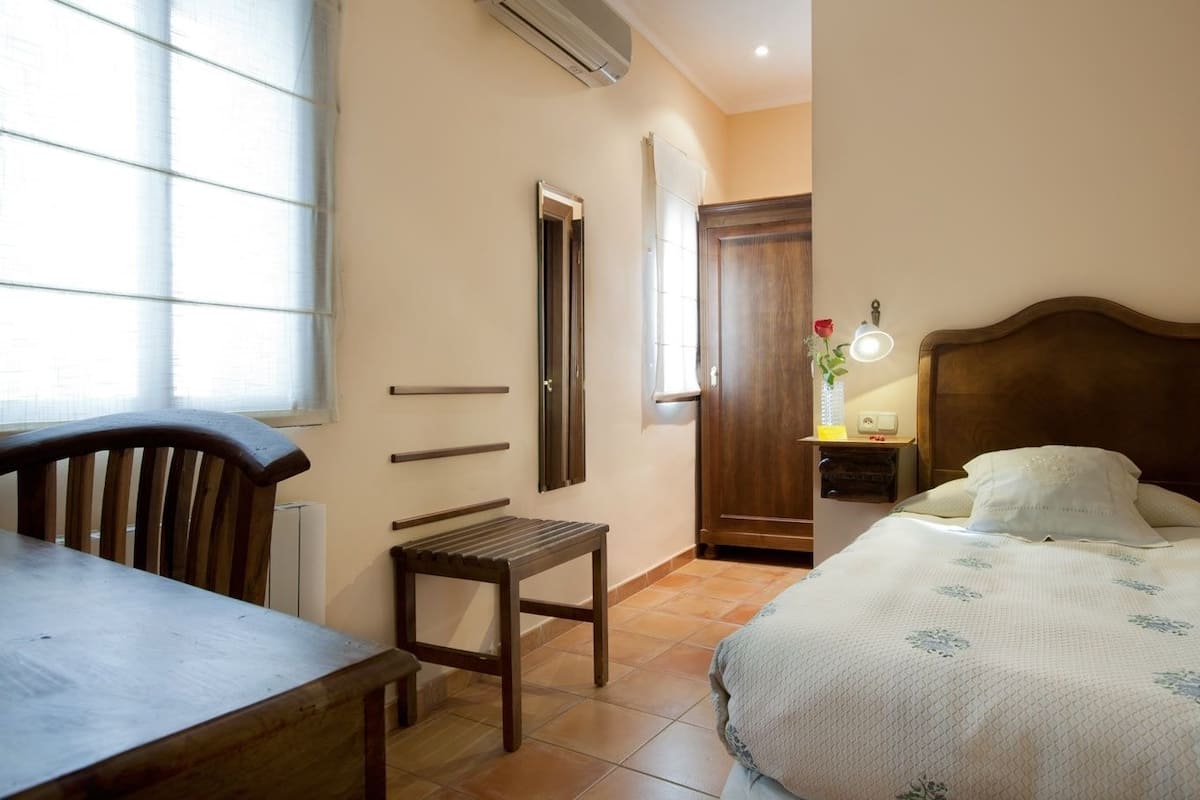 Phòng đơn | Minibar, két bảo mật tại phòng, bàn, giường gấp/giường phụ (phụ phí) 