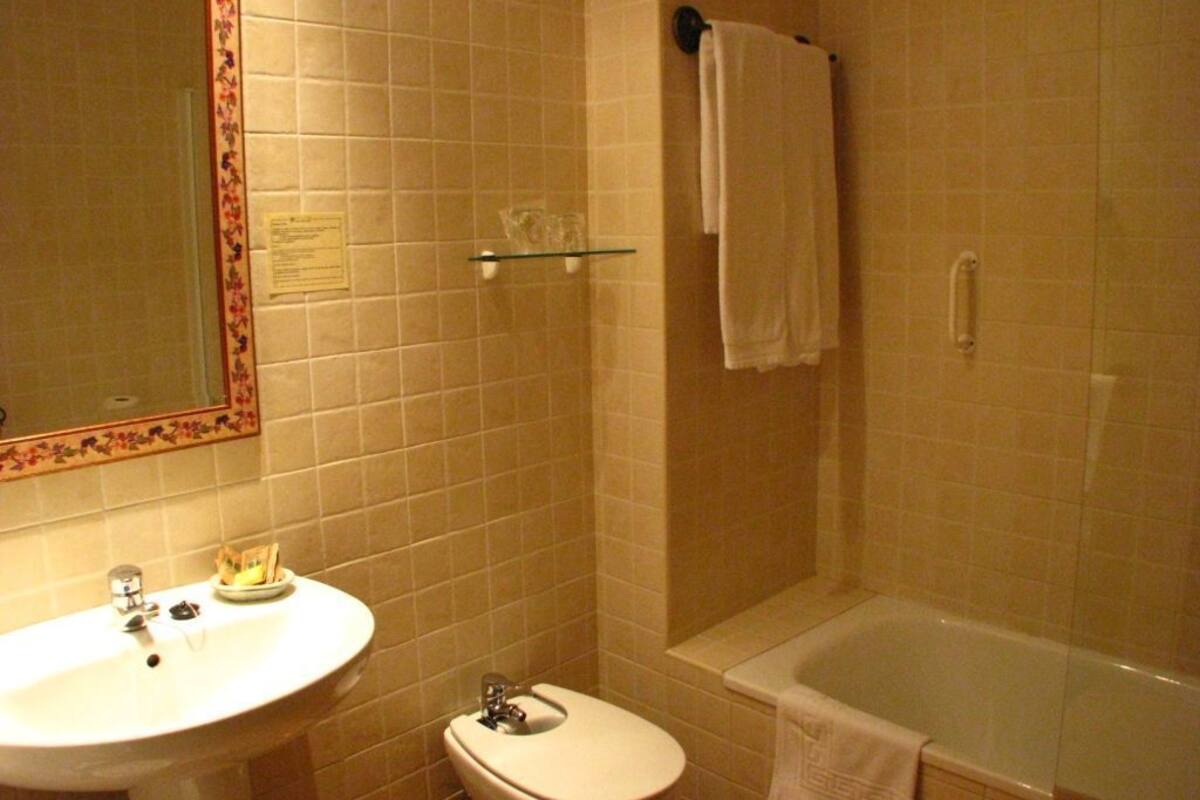 bathtub, hair dryer, towels