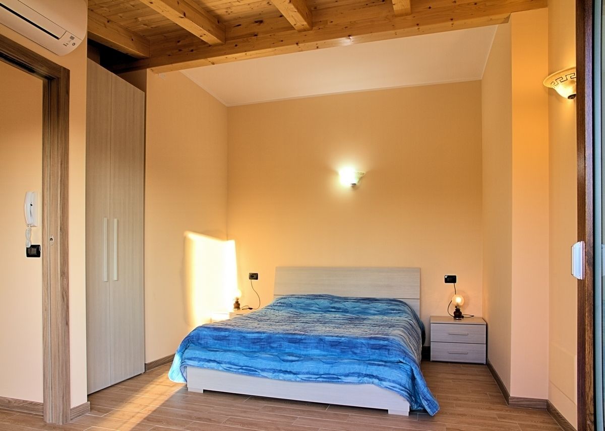 Apartment, 1 Bedroom, Garden View | In-room safe, laptop workspace, soundproofing, free WiFi