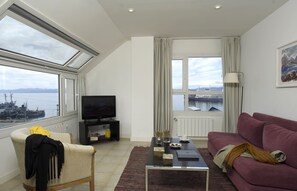 Apartment, 2 Bedrooms | Living area