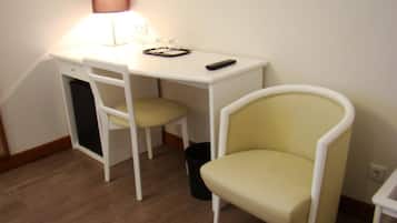 Double Room | Minibar, in-room safe, desk, soundproofing