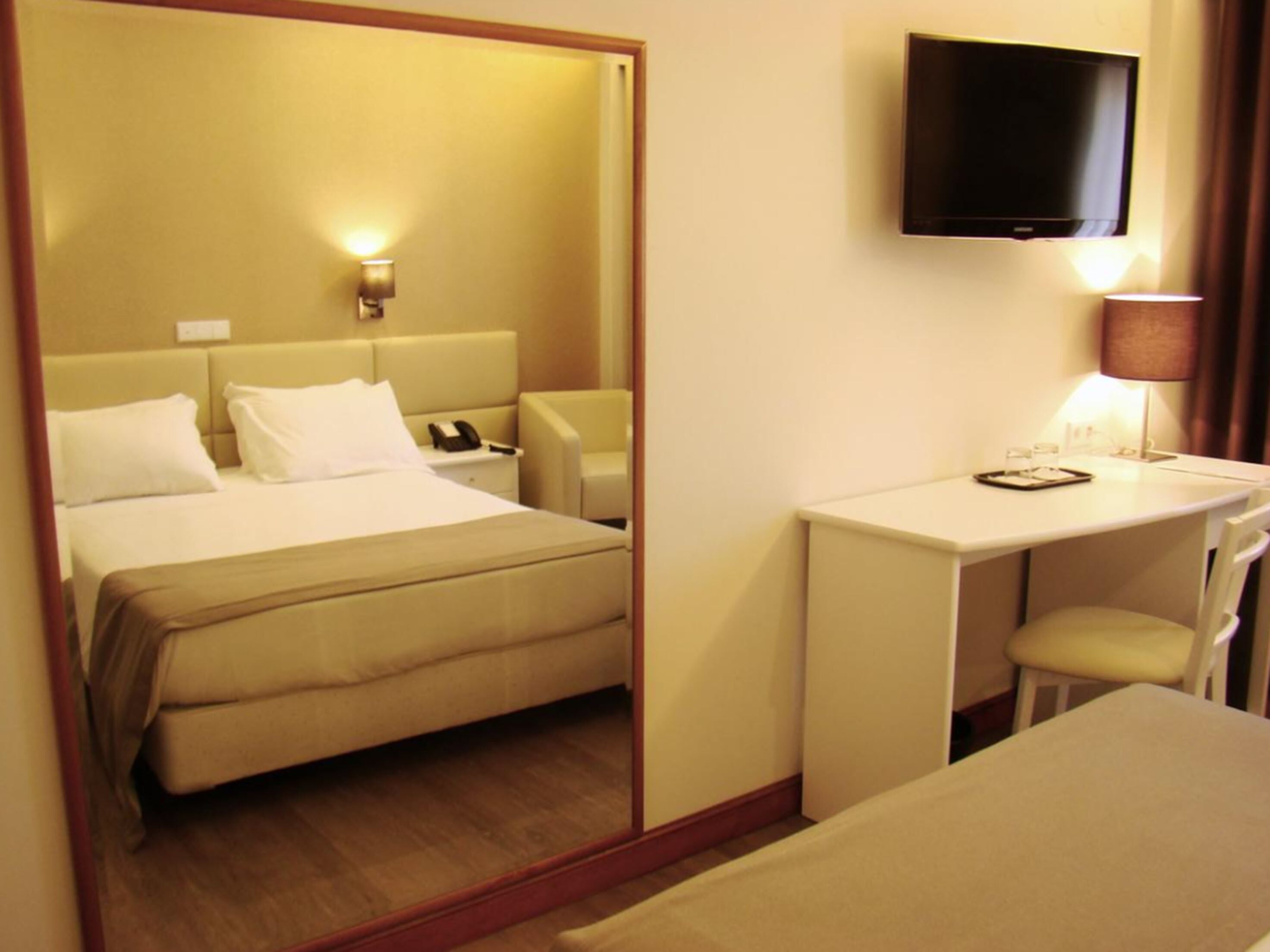 double room | minibar, in-room safe, desk, soundproofing