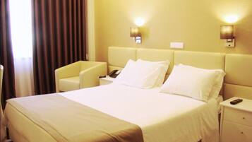 Chambre Double | Minibar, coffres-forts dans les chambres, bureau, chambres insonorisées