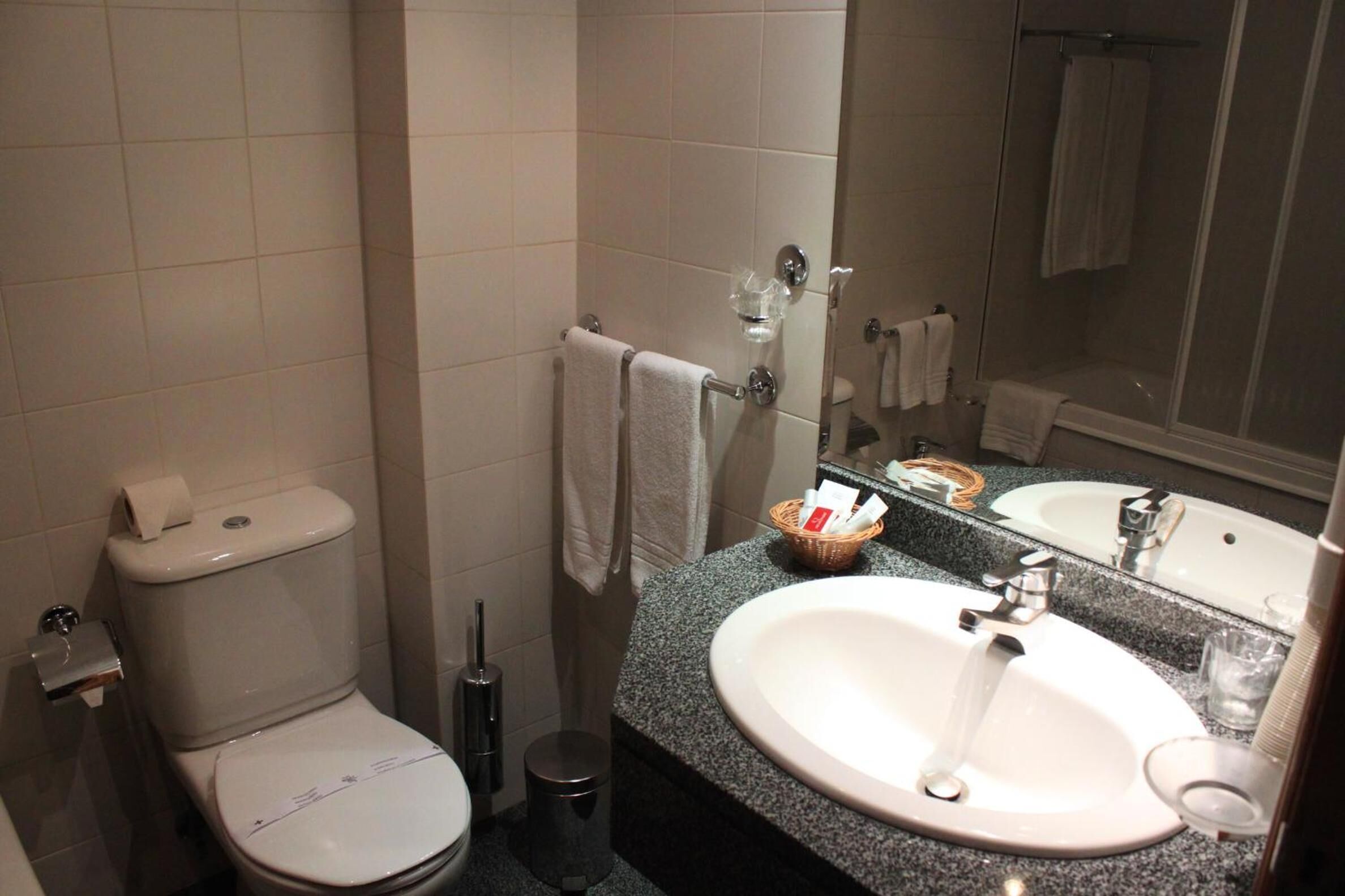 double room | bathroom | hair dryer, bidet, towels