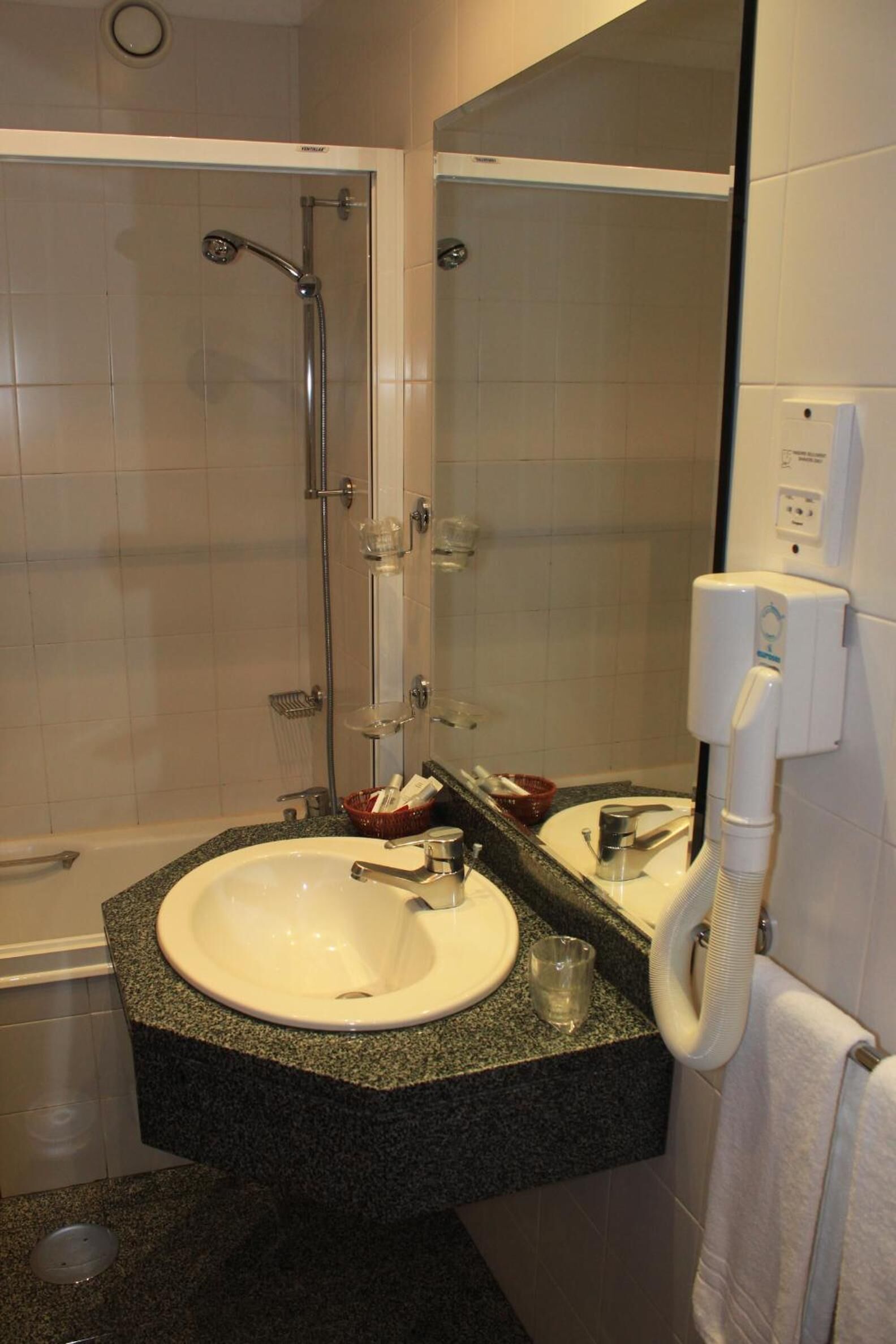 double room | bathroom | hair dryer, bidet, towels