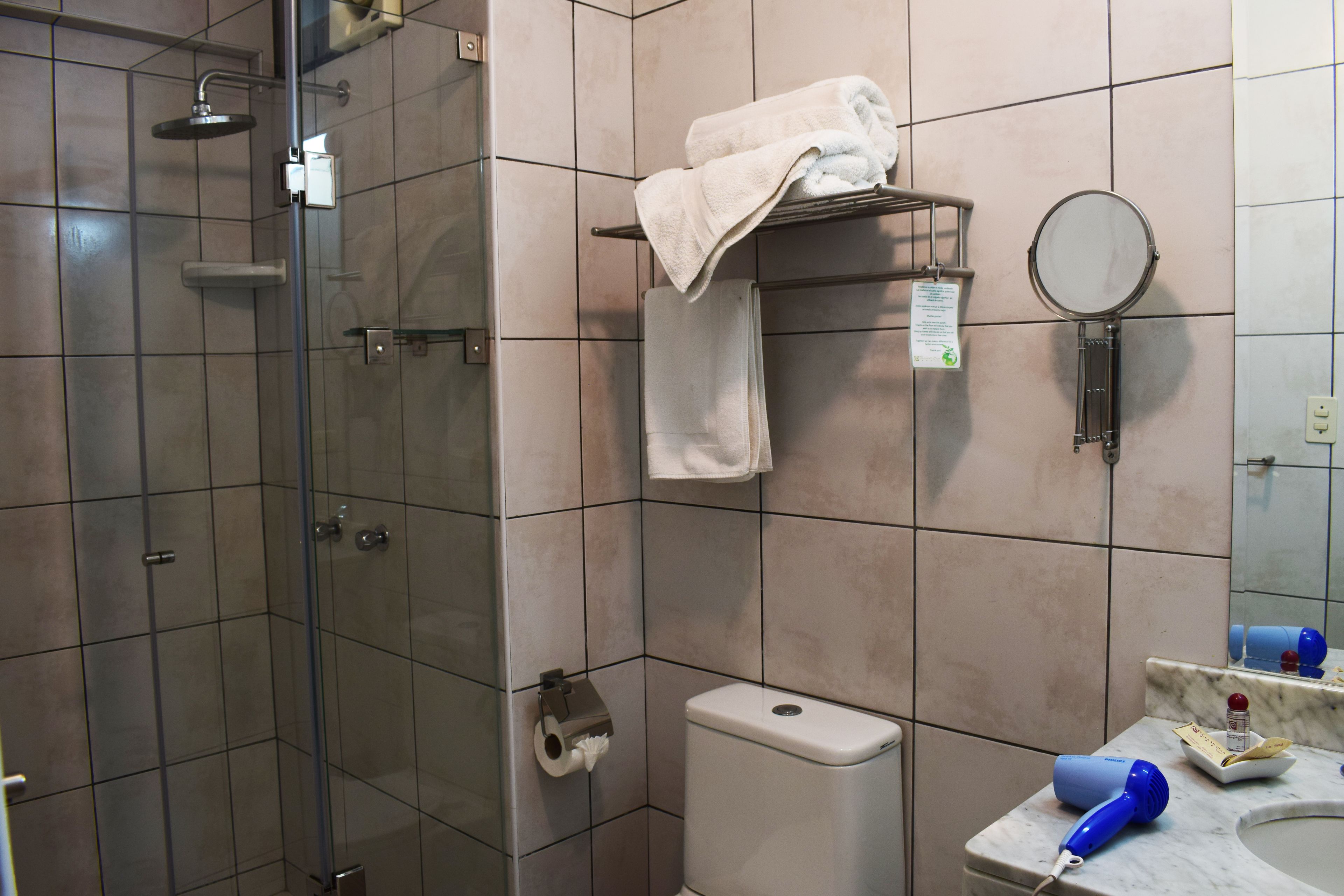 standard room, 1 queen bed | bathroom | shower, free toiletries, hair dryer, towels