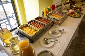 A buffet table with various food options and utensils. - Hotel Morava (Znojmo)