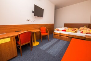 10 camere, minibar, una scrivania, insonorizzazione