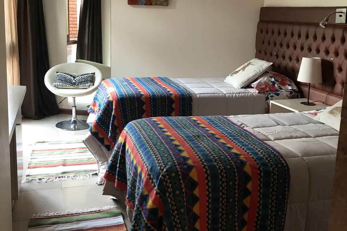 Habitación clásica doble, 1 cama de matrimonio | Wifi gratis y ropa de cama