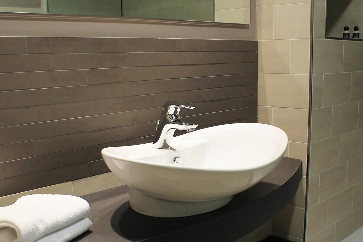 rainfall showerhead, free toiletries, hair dryer, slippers