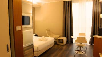 Superior Room, 1 Queen Bed, Non Smoking, Balcony | Minibar, in-room safe, desk, blackout drapes