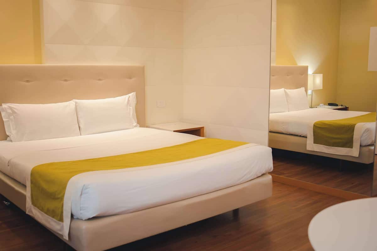 Kamar Comfort, 1 Tempat Tidur Queen | 1 kamar tidur, minibar, brankas, dan meja kerja