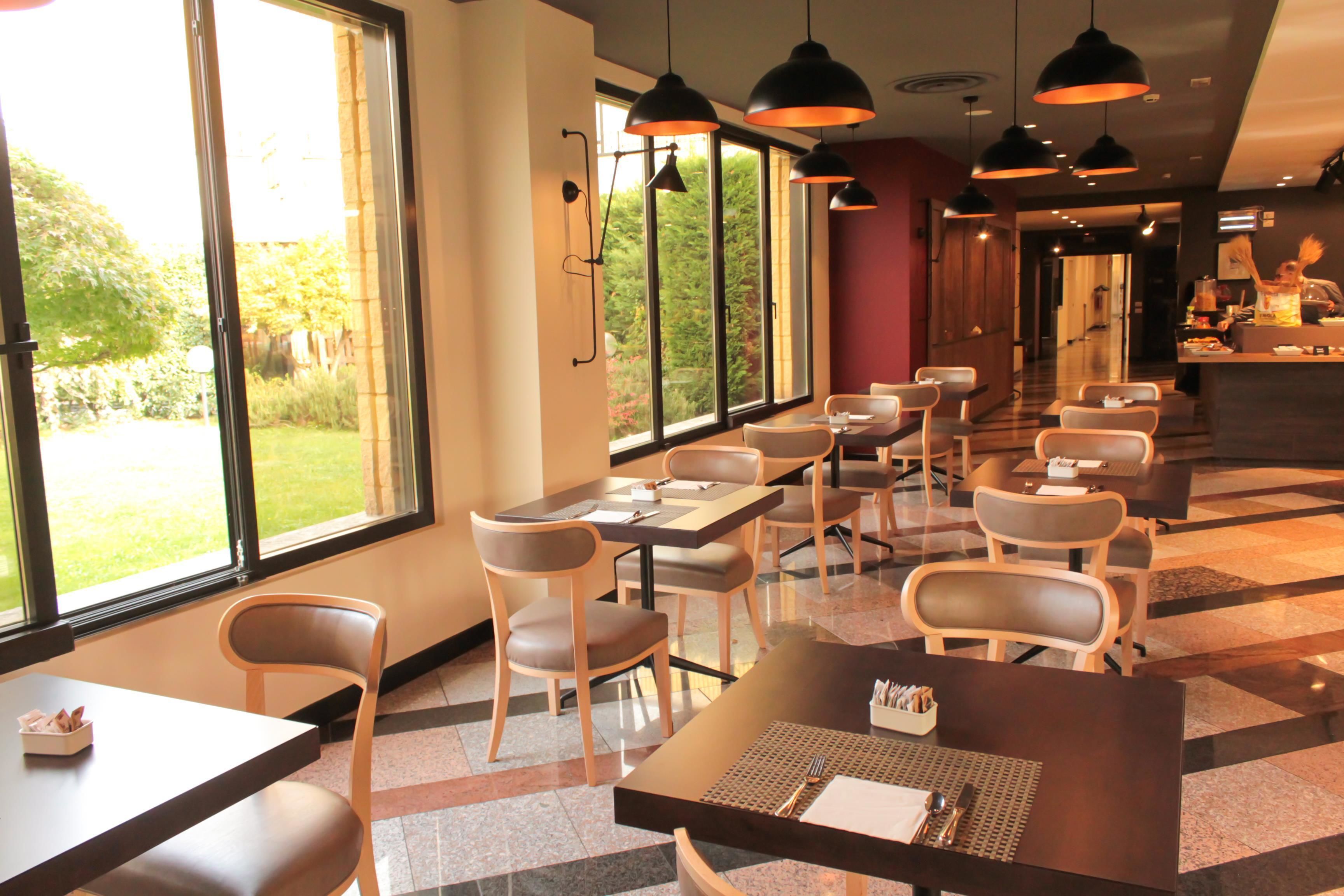 breakfast, lunch and dinner served