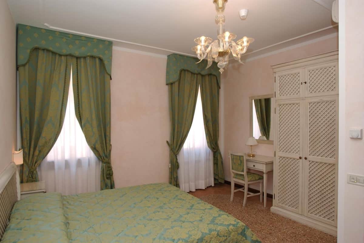 In-room safe, desk, soundproofing, cribs/infant beds