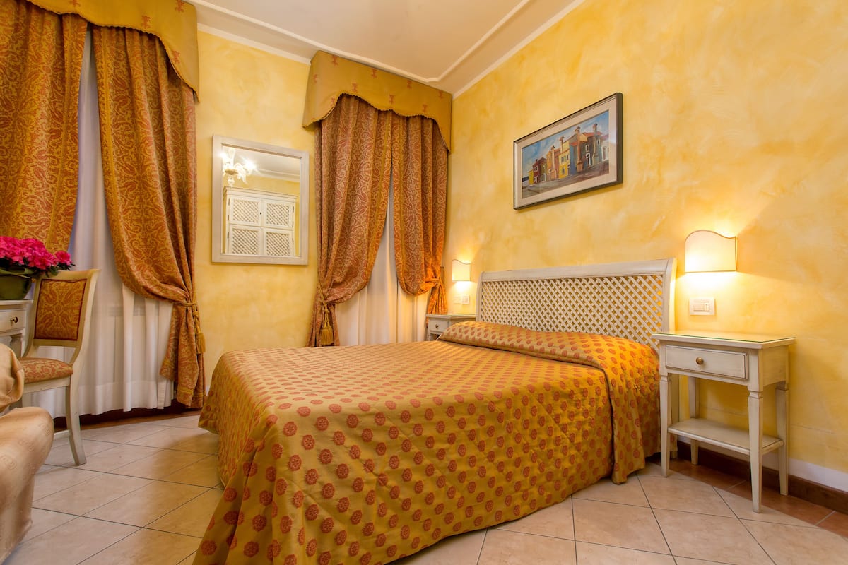 Double Room, Ensuite | In-room safe, desk, soundproofing, cribs/infant beds