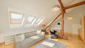 Executive Suite | 1 bedroom, hypo-allergenic bedding, in-room safe, individually decorated