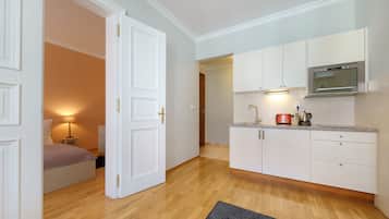 Junior Suite | Private kitchenette | Full-size fridge, microwave, stovetop, coffee/tea maker