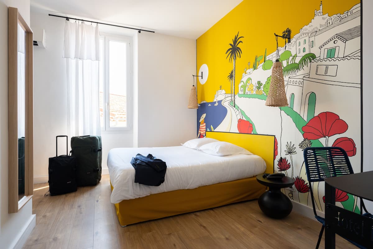 Standard Double Room | In-room safe, desk, soundproofing, iron/ironing board
