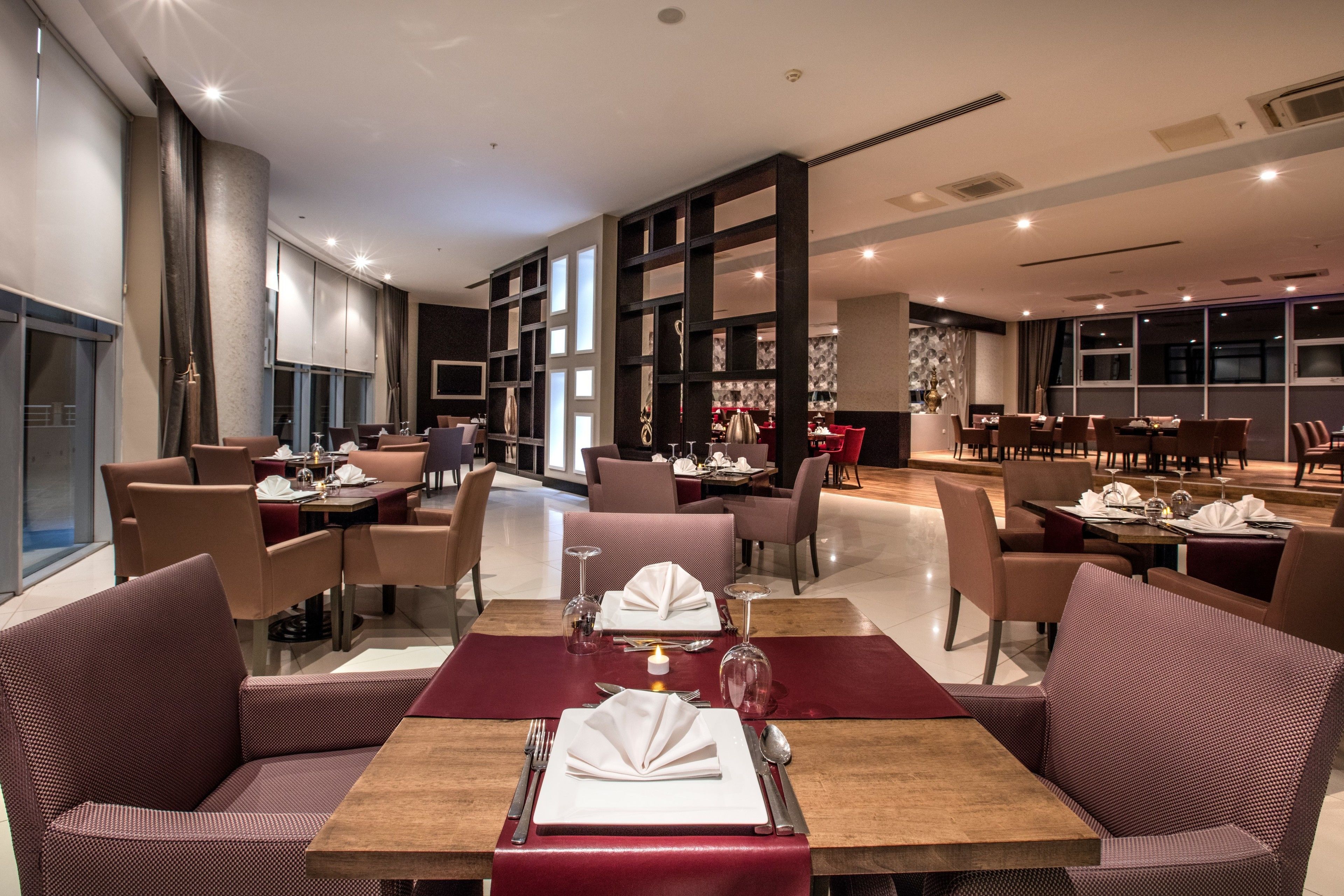 4 restaurants; ze serveren er ontbijt, lunch en diner 