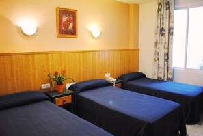 Desk, free cots/infant beds, rollaway beds, free WiFi - Hotel Maria Cristina (Rincon de la Victoria)