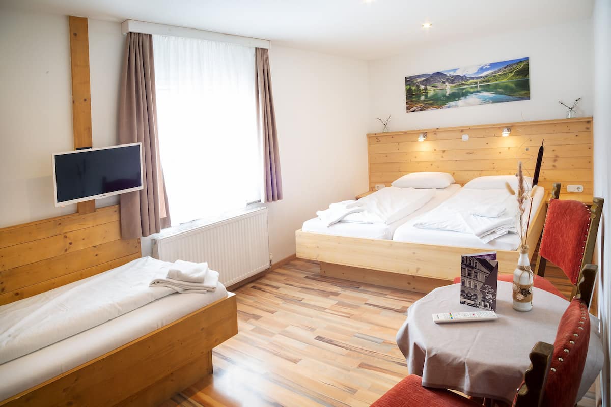 family room, 2 bedrooms | blackout curtains, cots/infant beds, free wifi, bed sheets